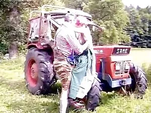 Mainan terikat denga ...
